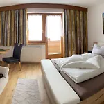 Engadin 게스트하우스 나우더스