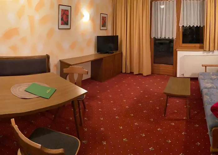 ゲストハウス Engadin ナウダース